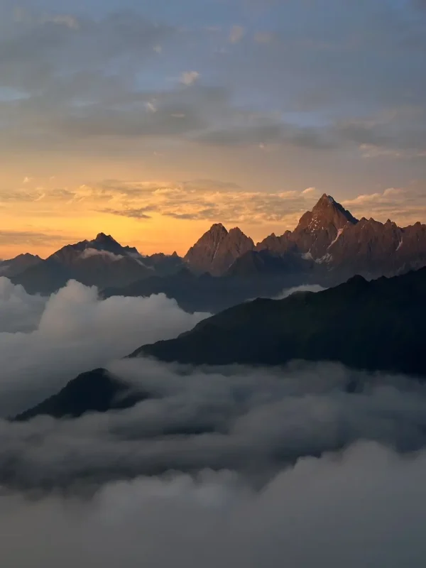 预计今年夏天会爆火的徒步路线，美到失语！！-沐光橙香
